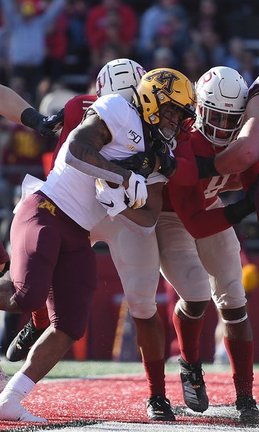 Smith runs for 2 TDs, No. 20 Minnesota routs Rutgers 42-7